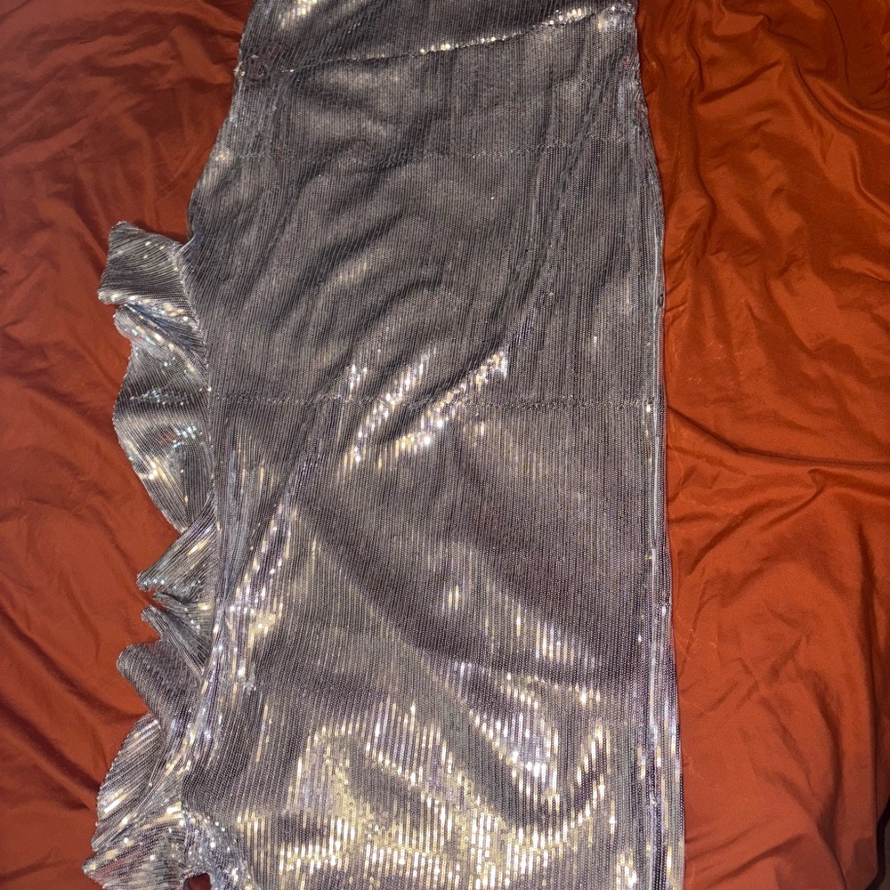 Silver Sequin dress with high slit - Picture 6 of 6